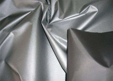 China Silberne/purpurrote Garn-Zählungs-Farbe des Polyester-Taft-Gewebe-190T fertigte bequemes besonders an fournisseur