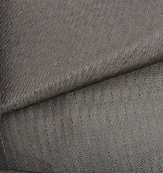 Glatte Oberfläche kopierte Taft-Gewebe, Gewebe des Polyester-300T durch das Yard