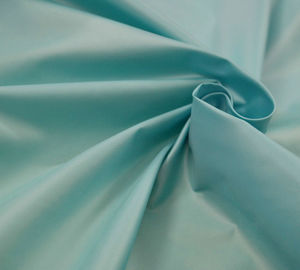 China 400T Plain gefärbtes Polyester-Taft-Gewebe 30 * 30D kundengebundene Farbe für Stoff fournisseur