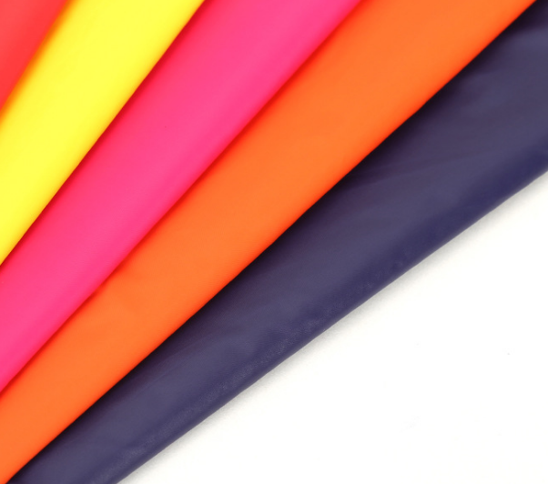 360T färbte Nylontaft-Gewebe-Ebene gefärbtes Muster 52gsm für Taschen-Stoff