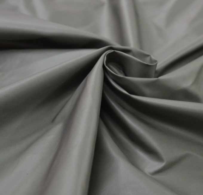 Ebene gefärbtes kopiertes Taft-Gewebe, Polyester-Elfenbein-Taft-Gewebe 100%